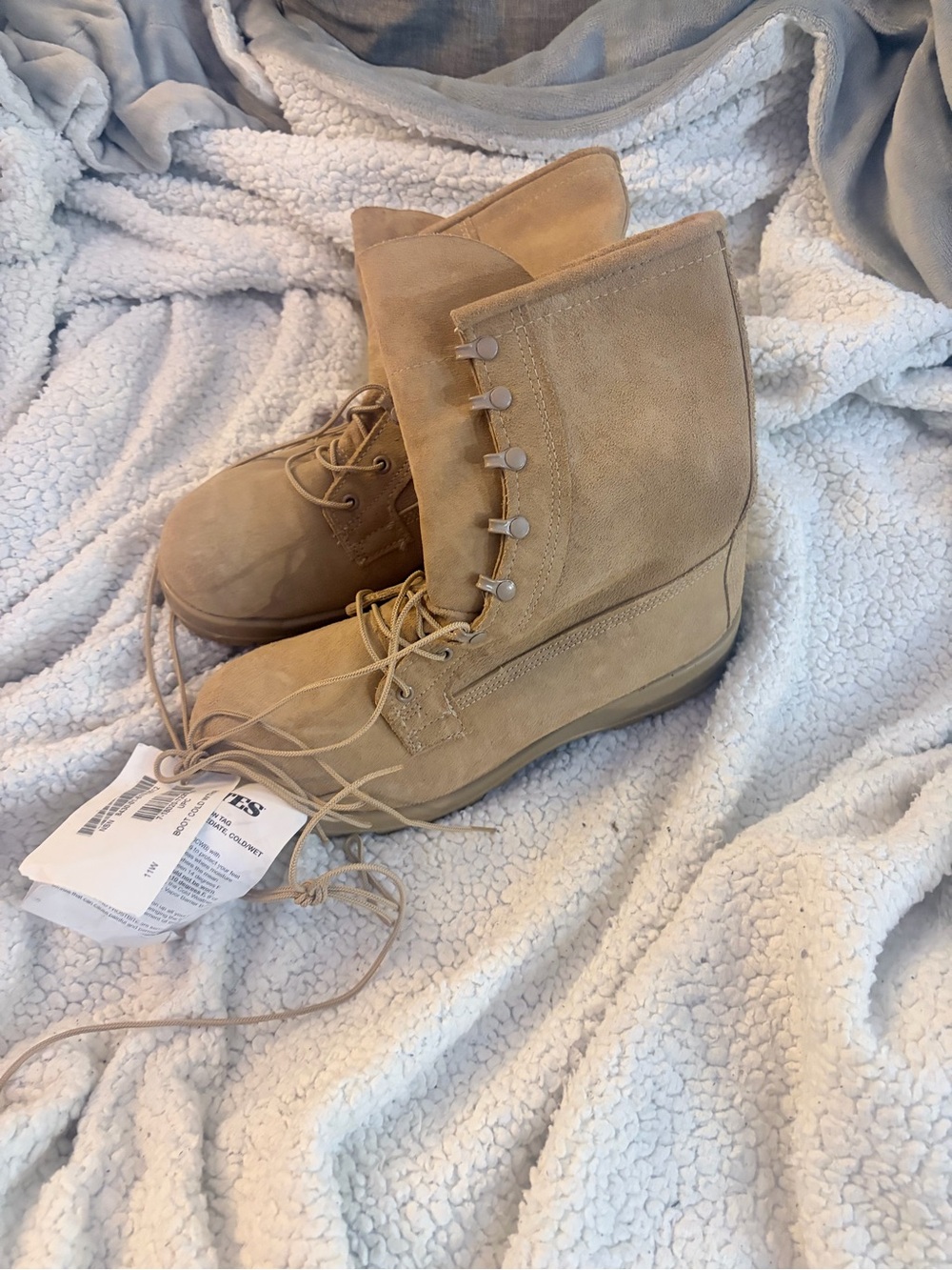 Bates Men's Tan Suede Chukka Tactical Boots